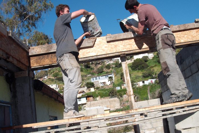Tony y yo encontrando la casa que levantamos en Tijuana
