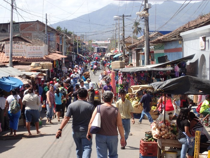 Granada de Nicaragua, ciudad con muchísima vida en la calle como su homónima española.