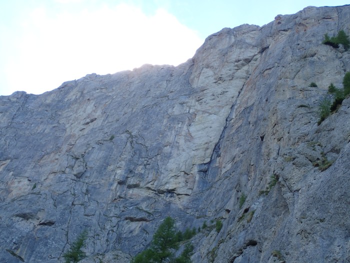 Pared principal de Valea Alba, también conocida por el nombre del refugio (Costila)