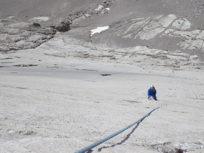 Alejes monstruosos en la Moon shadow de las Lunar Slabs, parque regional de Kananaskis, Canmore