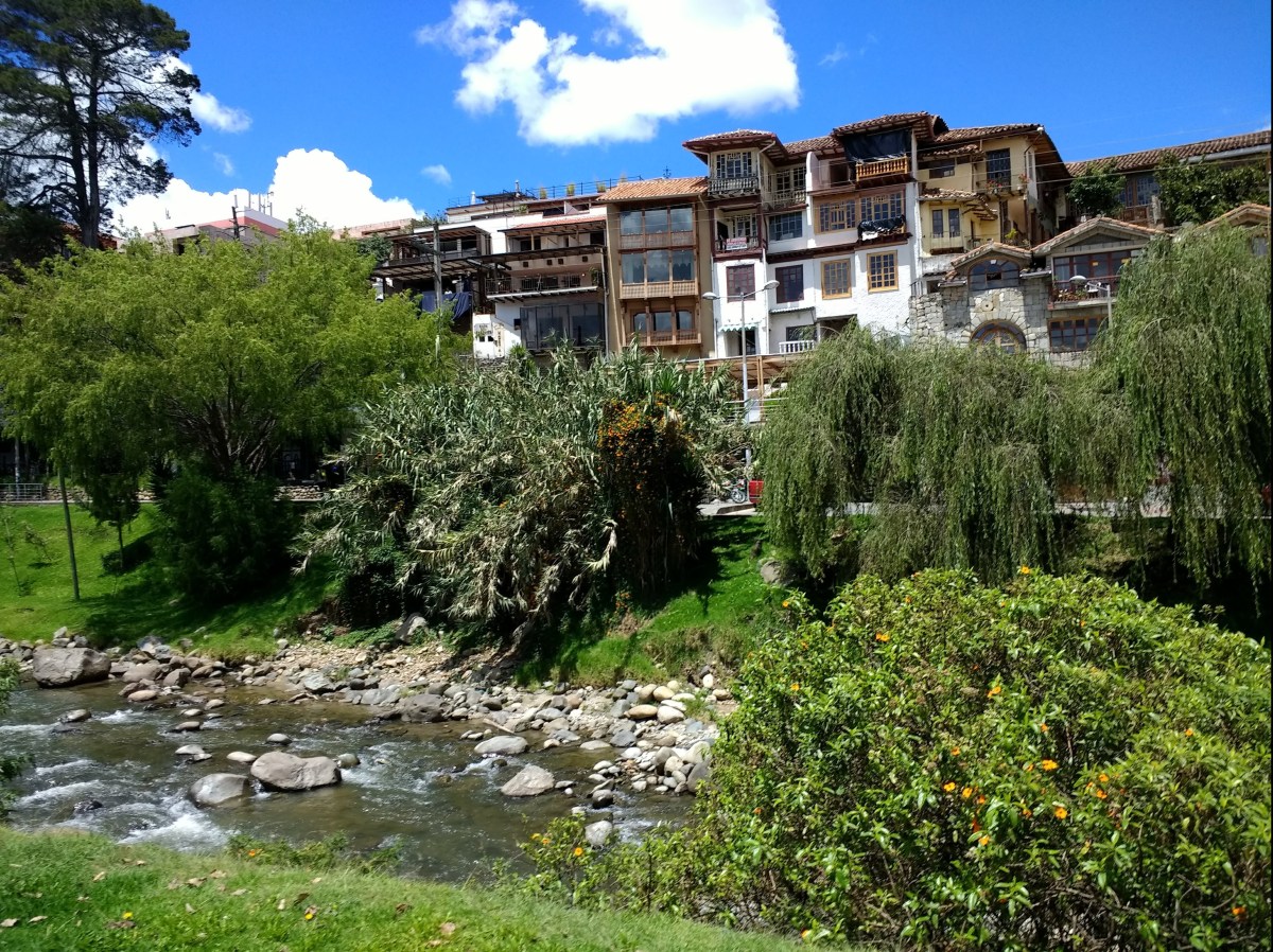 Casas colgantes de la Cuenca ecuatoriana