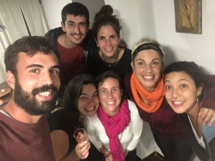 En casa de Jessica con Turco y las tres viajeras argentinas
