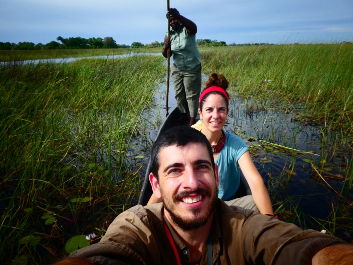 Paseo en mokoro por el delta del Okavango (unos 12 euros por 3-4 horas)