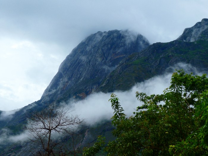 Montañas Mulanje entre las nubes. El Sapitwa con 3002m es el techo de Malawi en esta sierra