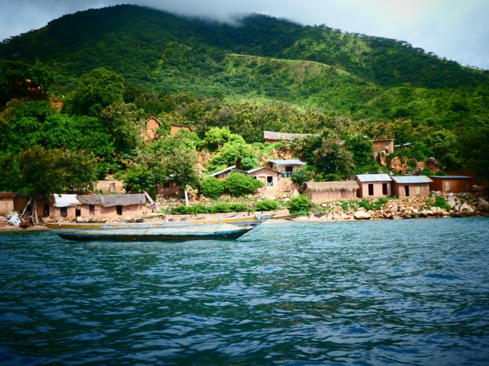 De camino al parque nacional de Gombe: tres horas de navegación en el lago Tanganica